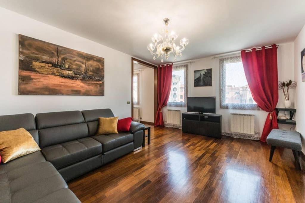 Rialto Apartment With Canal Grande View Венеция Екстериор снимка