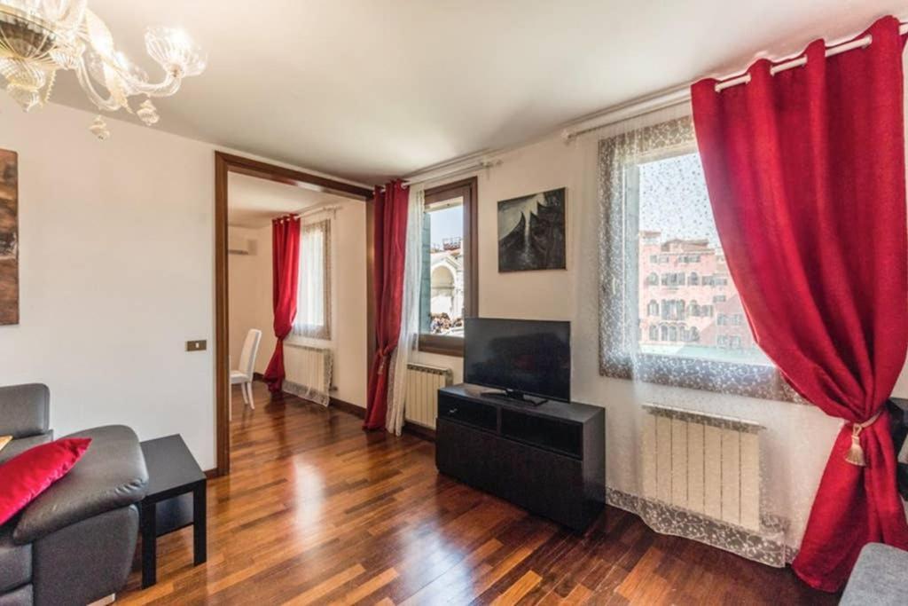Rialto Apartment With Canal Grande View Венеция Екстериор снимка