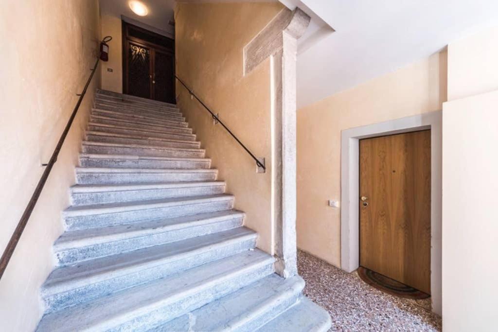 Rialto Apartment With Canal Grande View Венеция Екстериор снимка